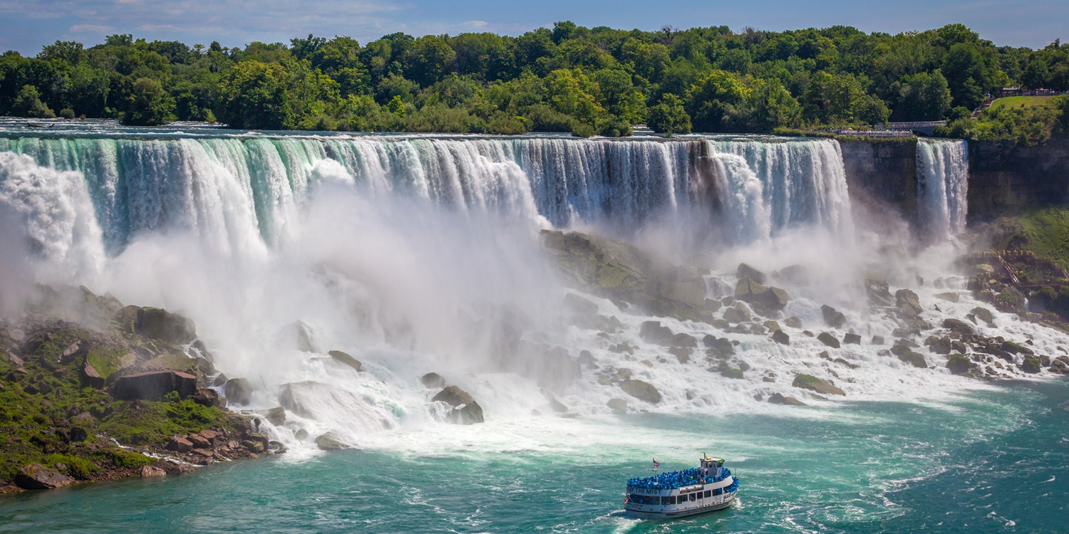 Niagara Falls & Toronto & Corning Tour – from New York