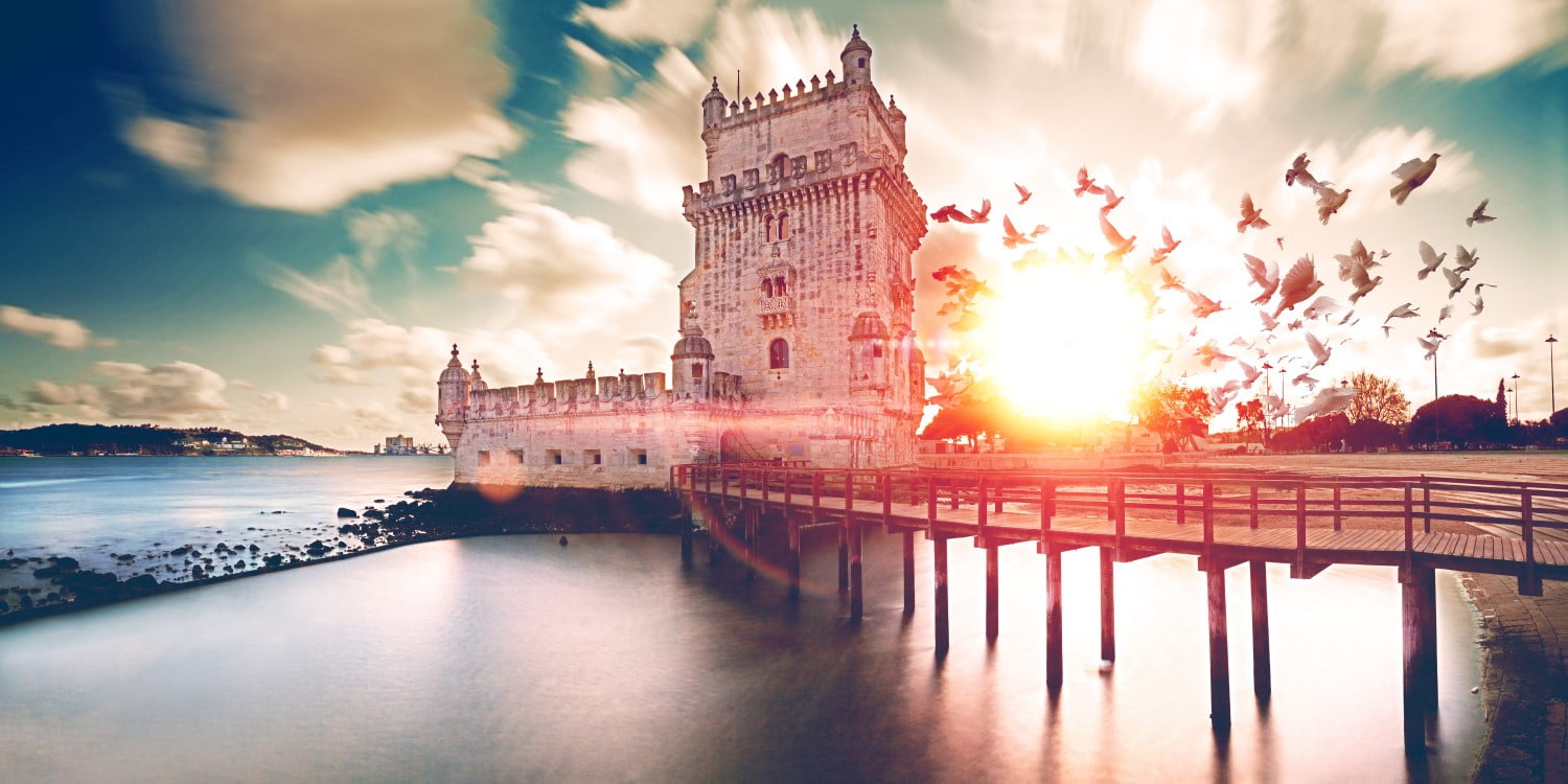 Lissabon, Portugal, Belem tower and the scenic landscape of the sunset over the Tagus River.