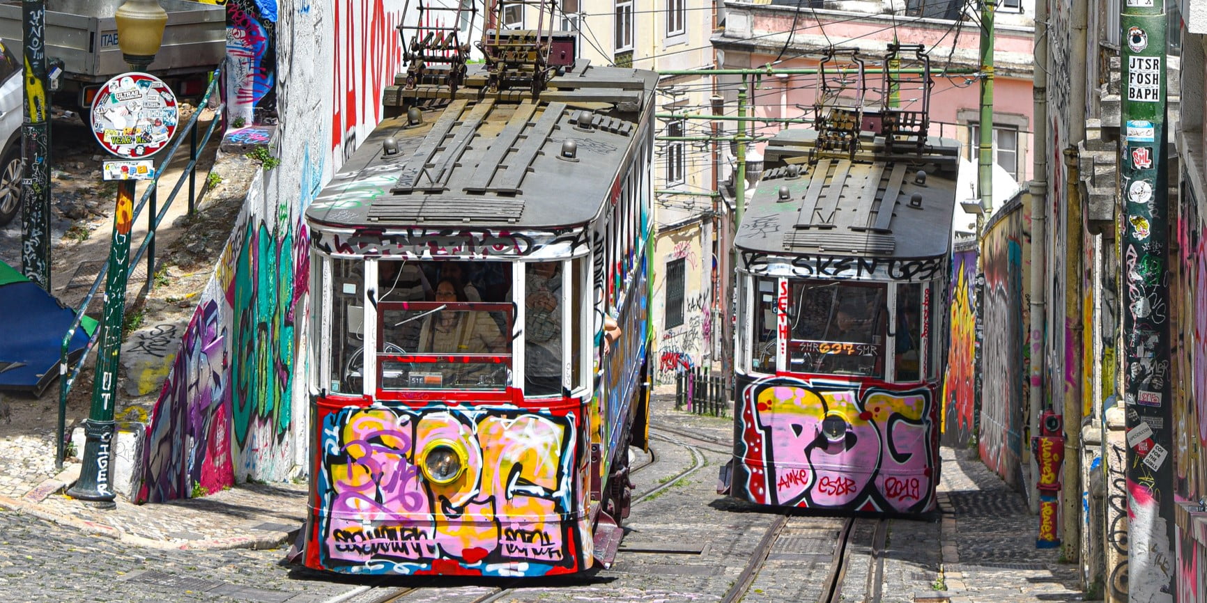 Le Gloria Funicular (Ascensor da Gloria) près de la gare de Bairro Alto. Lisbonne, Portugal.