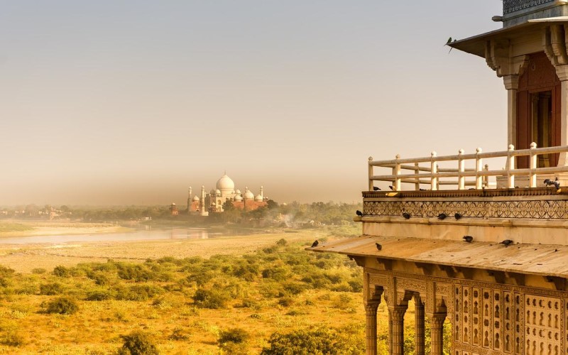 India AGRA cheap flights from € (round)